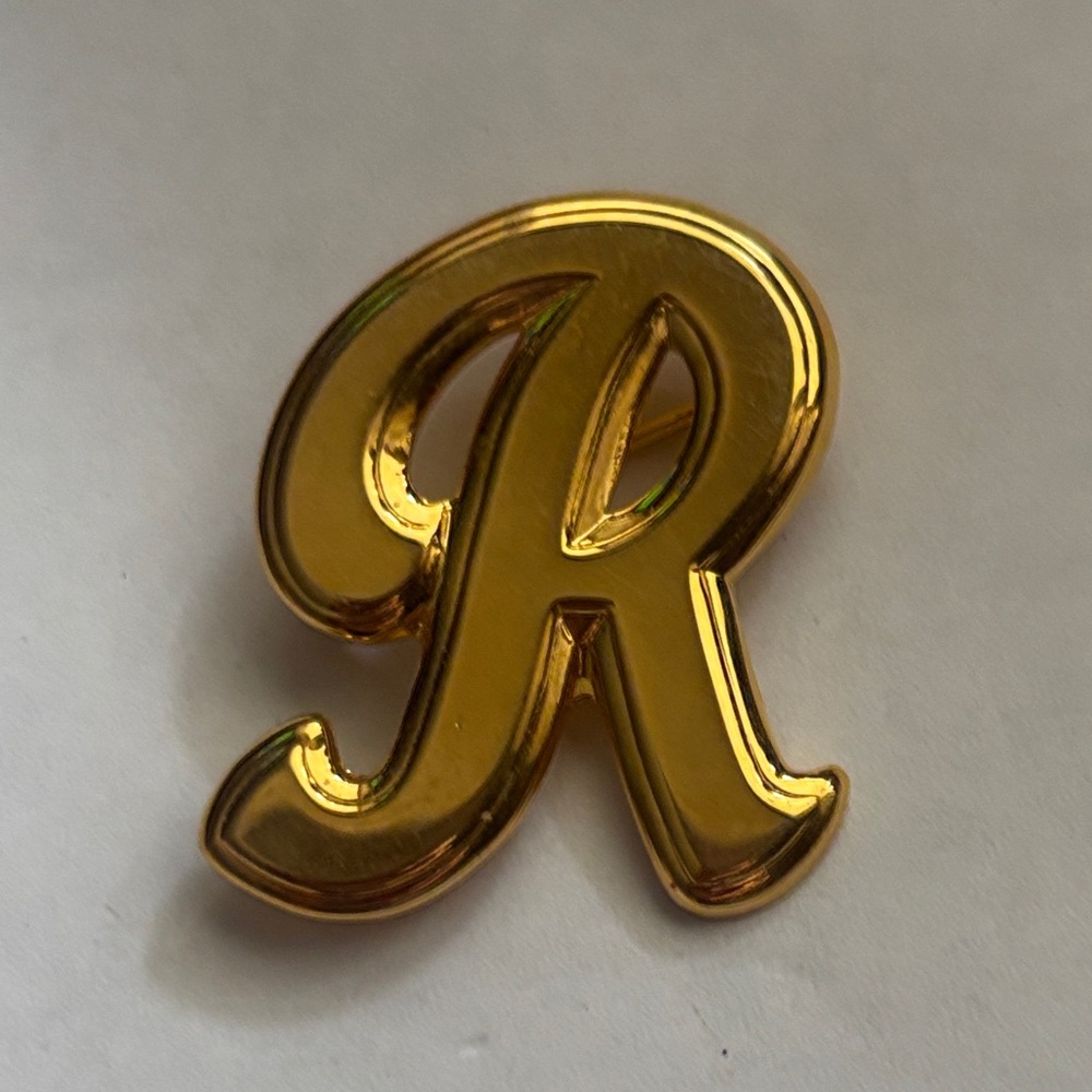 Gold Letter R Initial Pin - Picture 5 of 5